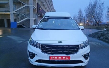 KIA Carnival III, 2018 год, 3 700 000 рублей, 2 фотография