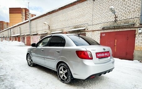 KIA Rio II, 2011 год, 770 000 рублей, 3 фотография