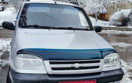 Chevrolet Niva I рестайлинг, 2004 год, 500 000 рублей, 1 фотография