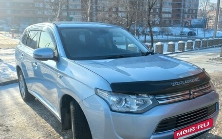 Mitsubishi Outlander III рестайлинг 3, 2013 год, 1 850 000 рублей, 2 фотография