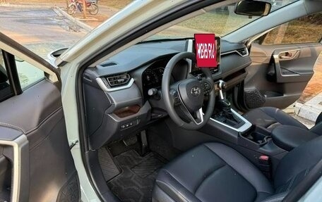 Toyota RAV4, 2021 год, 3 099 990 рублей, 5 фотография