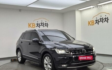 Volkswagen Tiguan II, 2020 год, 2 700 013 рублей, 2 фотография