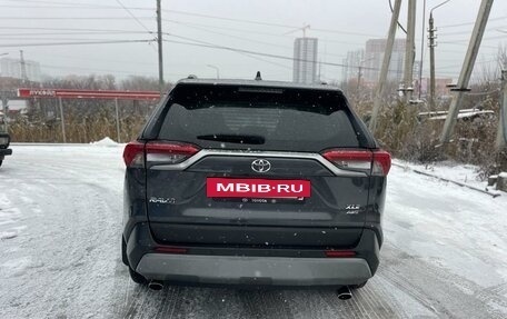 Toyota RAV4, 2020 год, 2 985 000 рублей, 5 фотография