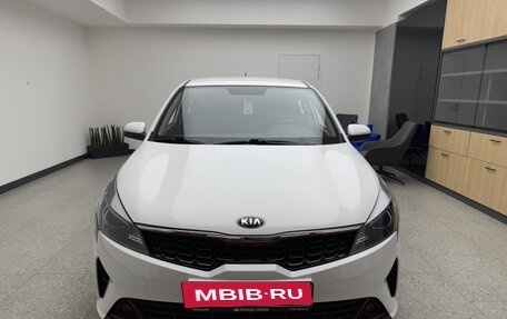 KIA Rio IV, 2021 год, 1 784 000 рублей, 2 фотография