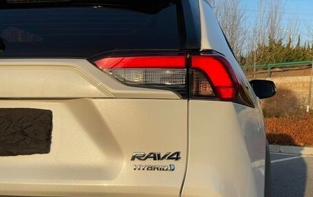 Toyota RAV4, 2020 год, 2 662 000 рублей, 31 фотография