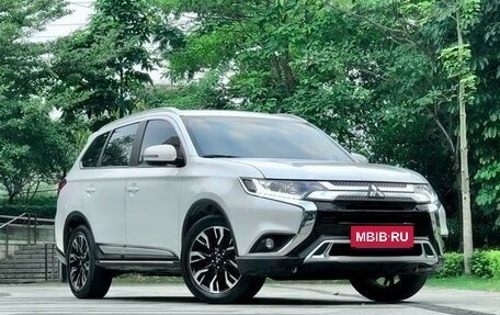 Mitsubishi Outlander III рестайлинг 3, 2020 год, 2 180 005 рублей, 3 фотография