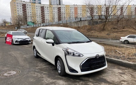 Toyota Sienta II, 2021 год, 1 450 000 рублей, 2 фотография