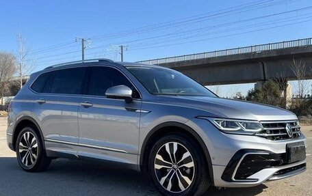 Volkswagen Tiguan II, 2021 год, 3 146 000 рублей, 3 фотография