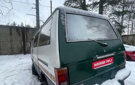 Mitsubishi Delica III, 1985 год, 270 000 рублей, 4 фотография