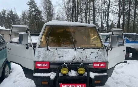 Mitsubishi Delica III, 1985 год, 270 000 рублей, 2 фотография