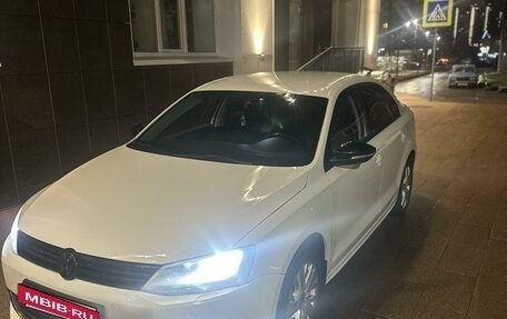 Volkswagen Jetta VI, 2014 год, 1 130 000 рублей, 2 фотография