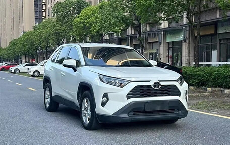 Toyota RAV4, 2020 год, 2 330 013 рублей, 3 фотография