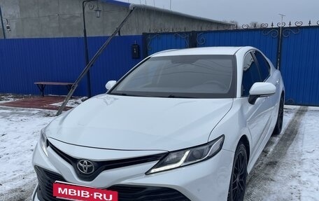 Toyota Camry, 2018 год, 2 990 000 рублей, 2 фотография