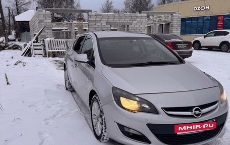 Opel Astra J, 2014 год, 770 000 рублей, 2 фотография