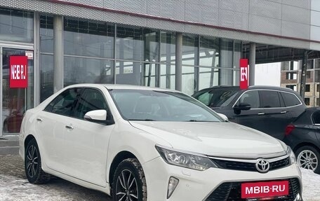 Toyota Camry, 2017 год, 2 385 000 рублей, 6 фотография