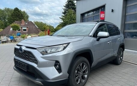 Toyota RAV4, 2024 год, 5 170 000 рублей, 2 фотография