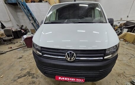 Volkswagen Transporter T6 рестайлинг, 2019 год, 2 700 000 рублей, 1 фотография