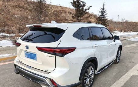 Toyota Highlander, 2022 год, 3 999 000 рублей, 5 фотография