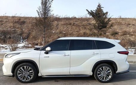 Toyota Highlander, 2022 год, 3 999 000 рублей, 8 фотография