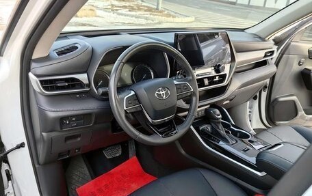 Toyota Highlander, 2022 год, 3 999 000 рублей, 10 фотография