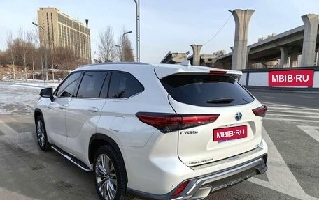 Toyota Highlander, 2022 год, 3 999 000 рублей, 7 фотография