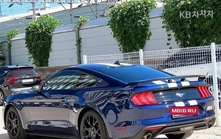 Ford Mustang VI рестайлинг, 2021 год, 2 700 000 рублей, 4 фотография