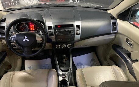 Mitsubishi Outlander III рестайлинг 3, 2007 год, 990 000 рублей, 8 фотография