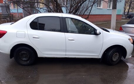 Renault Logan II, 2017 год, 650 000 рублей, 6 фотография