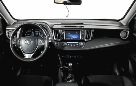 Toyota RAV4, 2018 год, 2 650 000 рублей, 15 фотография