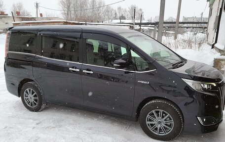 Toyota Esquire I, 2018 год, 3 000 000 рублей, 4 фотография