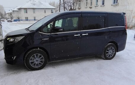 Toyota Esquire I, 2018 год, 3 000 000 рублей, 3 фотография