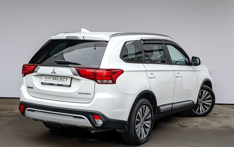 Mitsubishi Outlander III рестайлинг 3, 2019 год, 2 500 000 рублей, 5 фотография