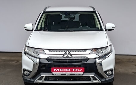 Mitsubishi Outlander III рестайлинг 3, 2019 год, 2 500 000 рублей, 2 фотография