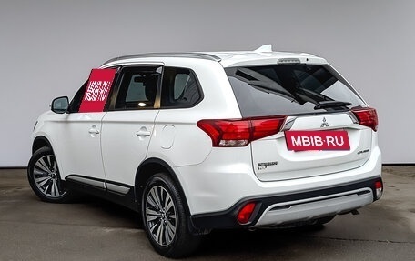 Mitsubishi Outlander III рестайлинг 3, 2019 год, 2 500 000 рублей, 7 фотография