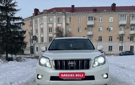 Toyota Land Cruiser Prado 150 рестайлинг 2, 2013 год, 3 300 000 рублей, 2 фотография