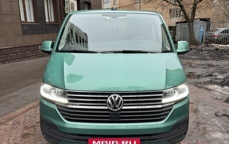 Volkswagen Caravelle T6 рестайлинг, 2021 год, 5 650 000 рублей, 2 фотография