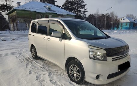 Toyota Voxy II, 2008 год, 1 550 000 рублей, 2 фотография