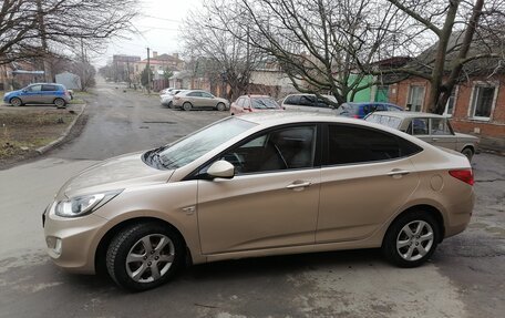 Hyundai Solaris II рестайлинг, 2011 год, 970 000 рублей, 5 фотография