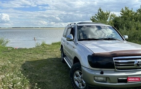 Toyota Land Cruiser 100 рестайлинг 2, 2004 год, 2 000 000 рублей, 6 фотография