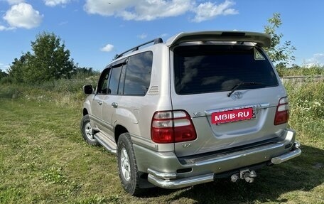 Toyota Land Cruiser 100 рестайлинг 2, 2004 год, 2 000 000 рублей, 3 фотография