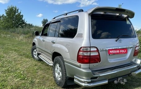 Toyota Land Cruiser 100 рестайлинг 2, 2004 год, 2 000 000 рублей, 2 фотография