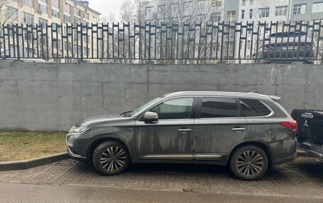 Mitsubishi Outlander III рестайлинг 3, 2019 год, 3 250 000 рублей, 3 фотография