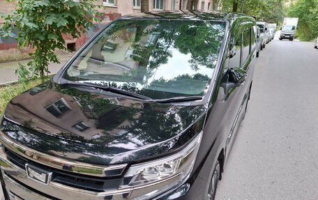 Toyota Noah III, 2019 год, 2 950 000 рублей, 4 фотография