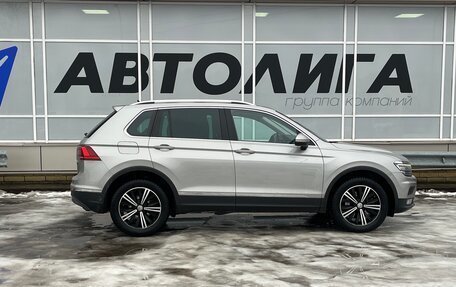 Volkswagen Tiguan II, 2017 год, 2 176 000 рублей, 3 фотография