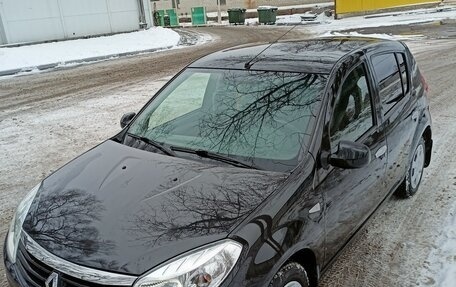 Renault Sandero I, 2014 год, 865 000 рублей, 2 фотография