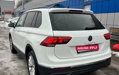 Volkswagen Tiguan II, 2021 год, 2 690 000 рублей, 2 фотография