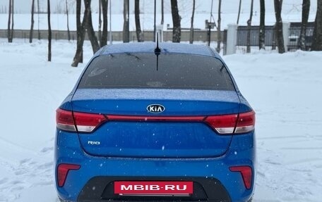 KIA Rio IV, 2018 год, 1 570 000 рублей, 3 фотография