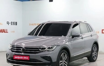 Volkswagen Tiguan II, 2021 год, 2 860 000 рублей, 1 фотография