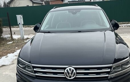 Volkswagen Tiguan II, 2019 год, 2 450 000 рублей, 1 фотография