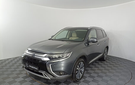 Mitsubishi Outlander III рестайлинг 3, 2020 год, 2 499 000 рублей, 5 фотография